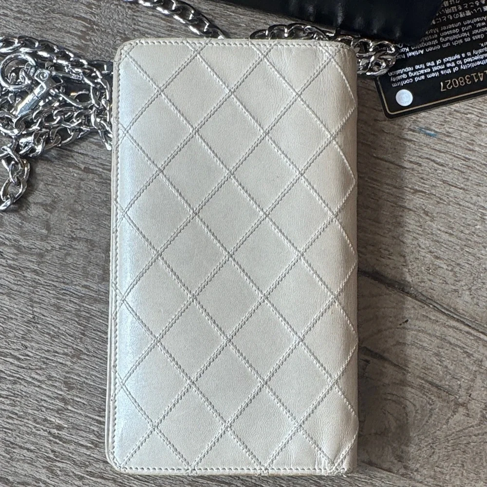 CHANEL Quilted Card Case Wallet in Beige Leather with Silver CC